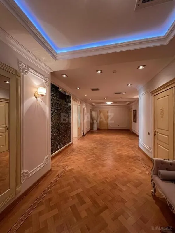 Satılır 7 otaqlı mənzil 545 m²