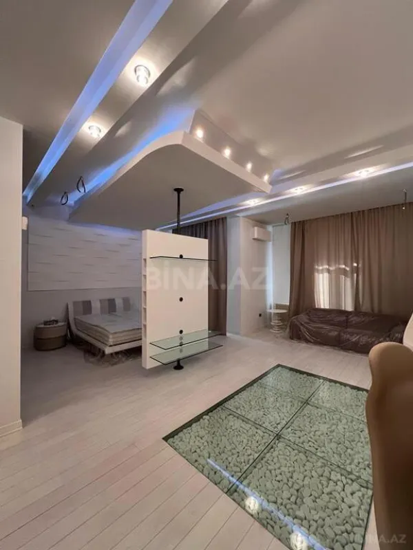 Satılır 7 otaqlı mənzil 545 m²