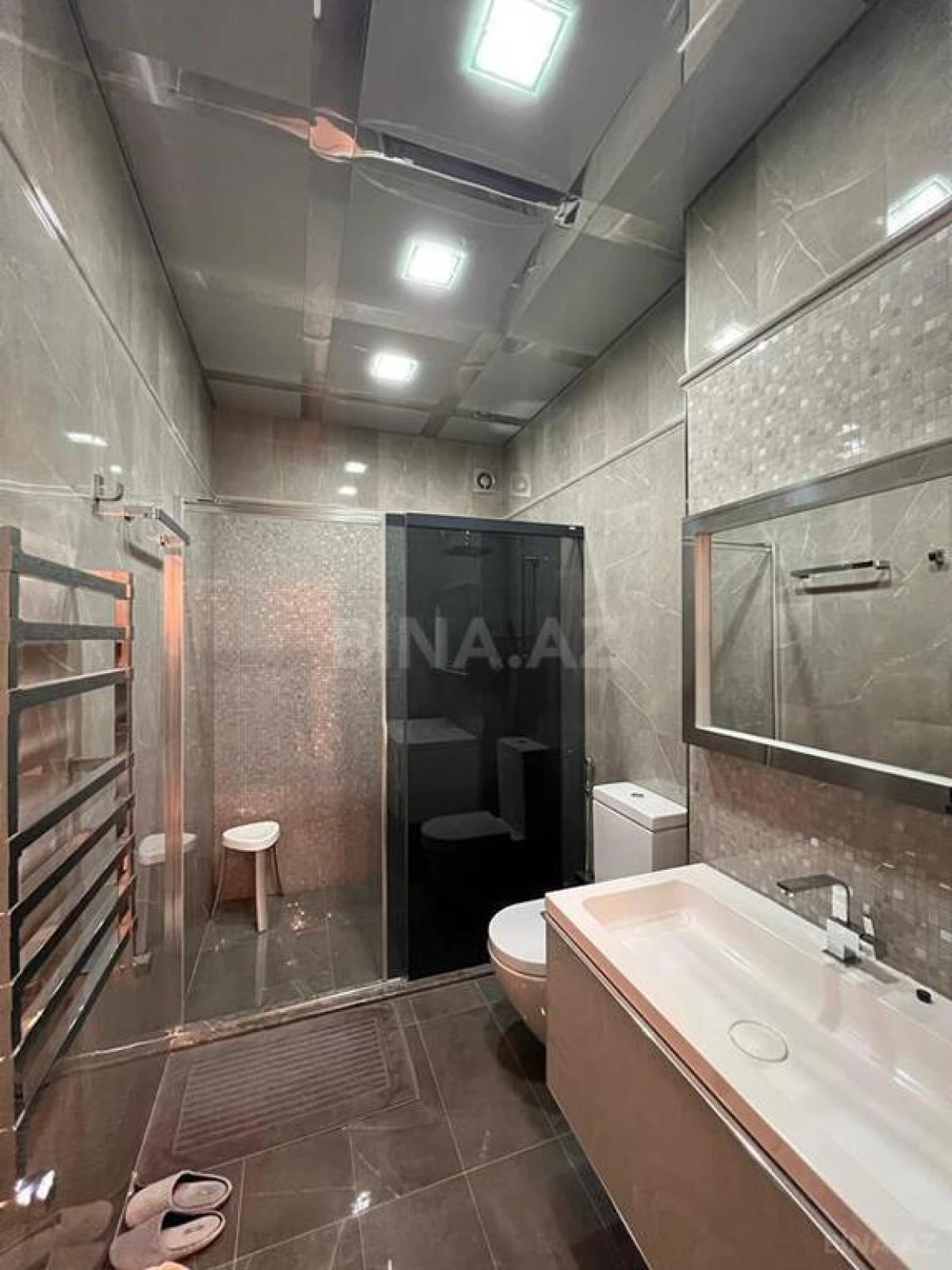 Satılır 7 otaqlı mənzil 545 m²
