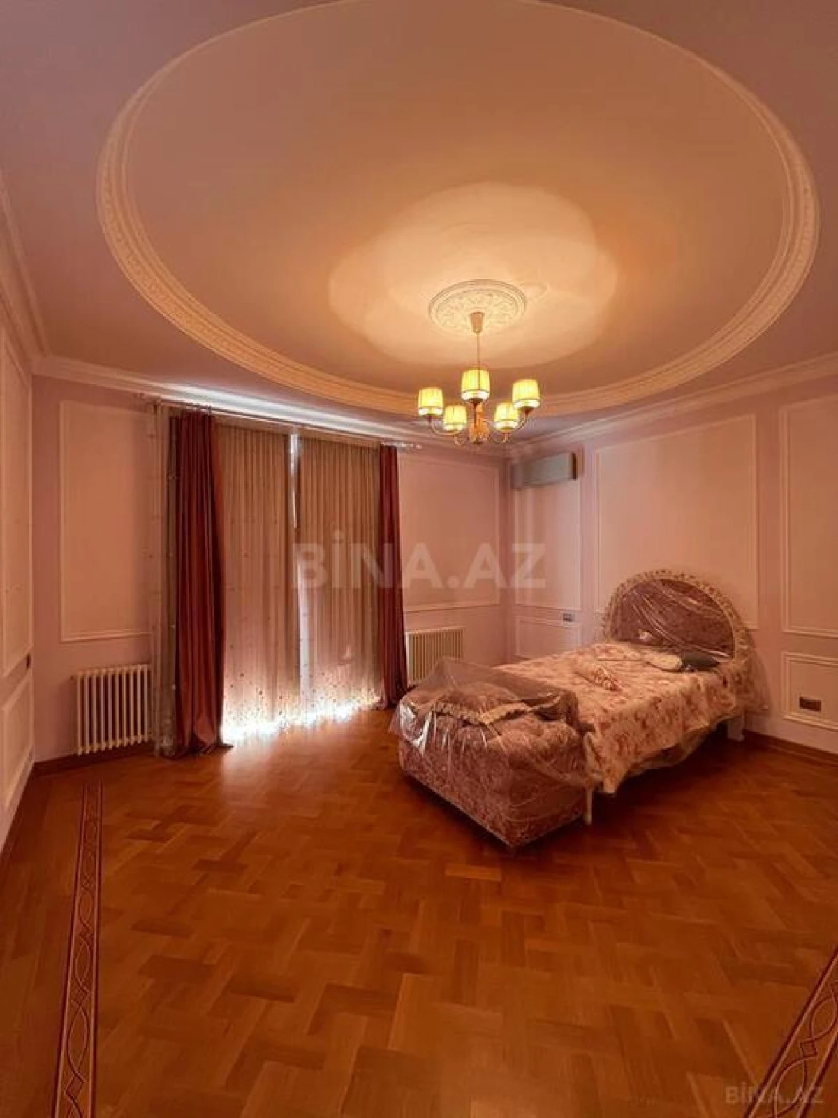Satılır 7 otaqlı mənzil 545 m²