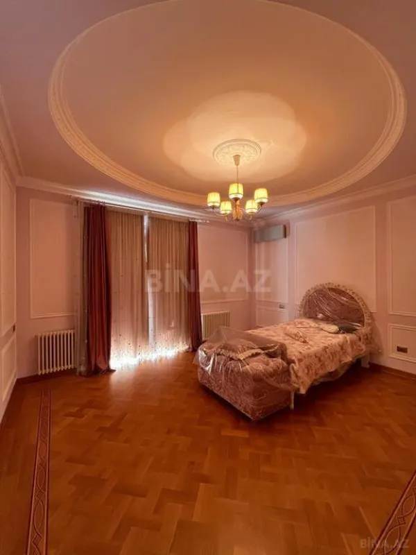 Satılır 7 otaqlı mənzil 545 m²
