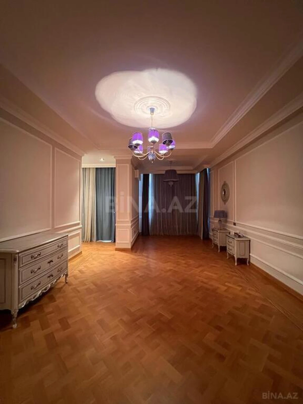 Satılır 7 otaqlı mənzil 545 m²