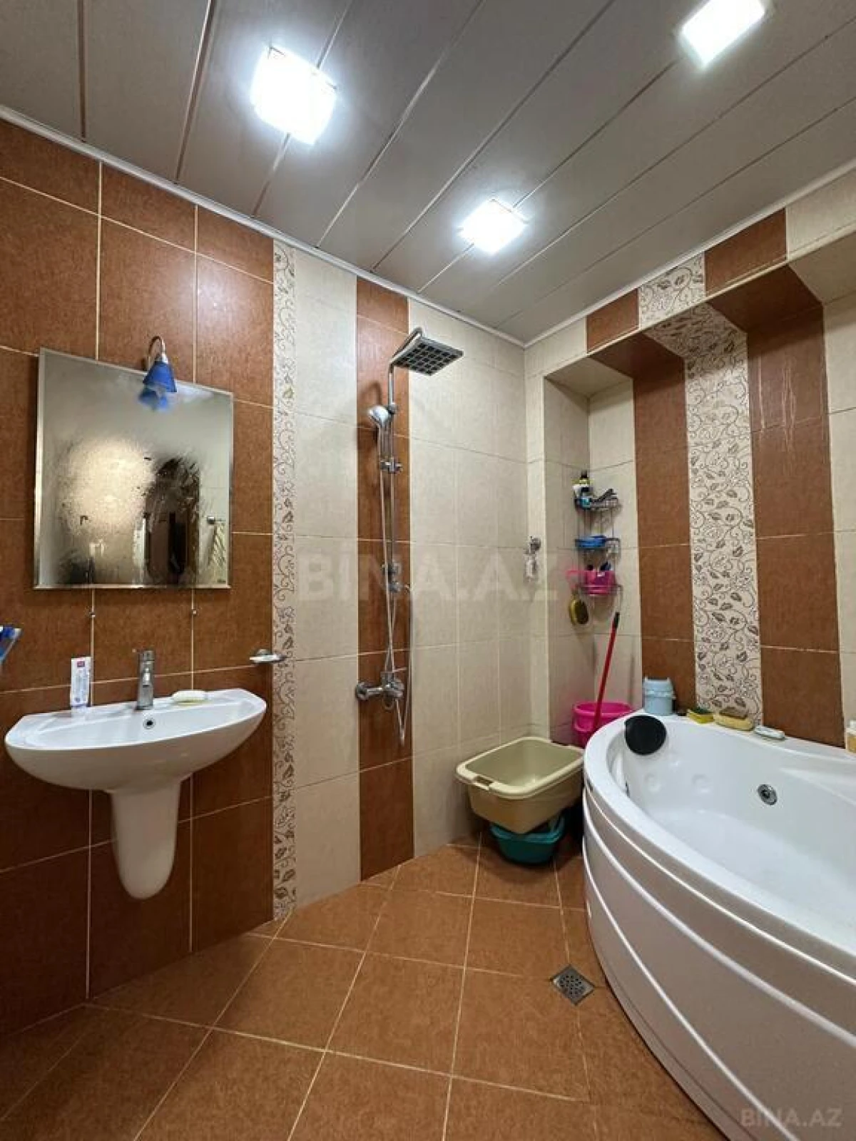 Satılır 4 otaqlı mənzil 106 m²