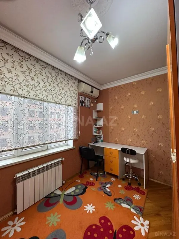 Satılır 4 otaqlı mənzil 106 m²