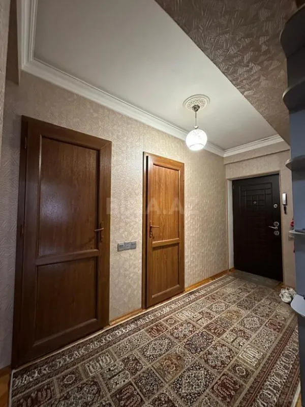 Satılır 4 otaqlı mənzil 106 m²