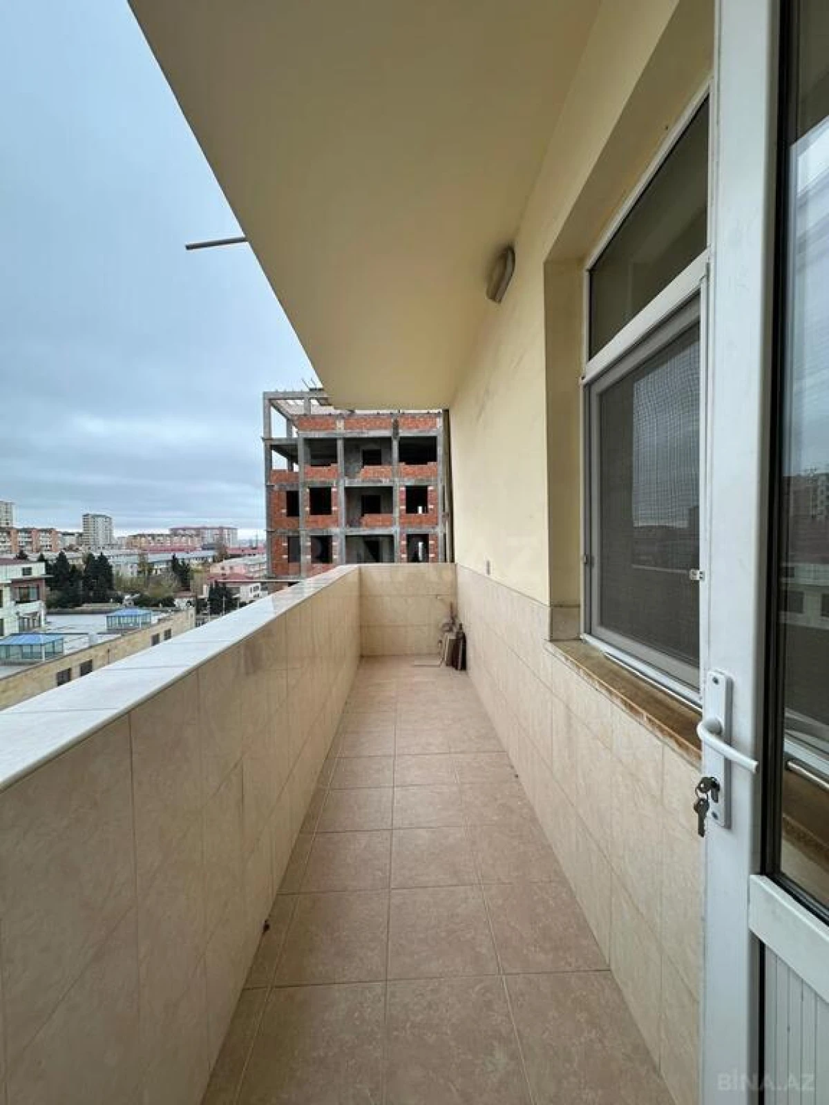 Satılır 4 otaqlı mənzil 106 m²