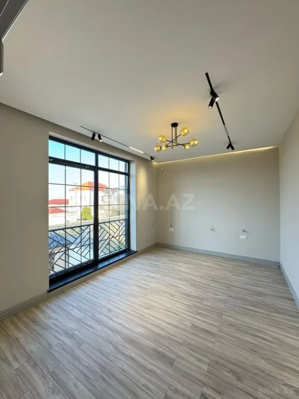 Satılır 9 otaqlı həyət evi 440 m²