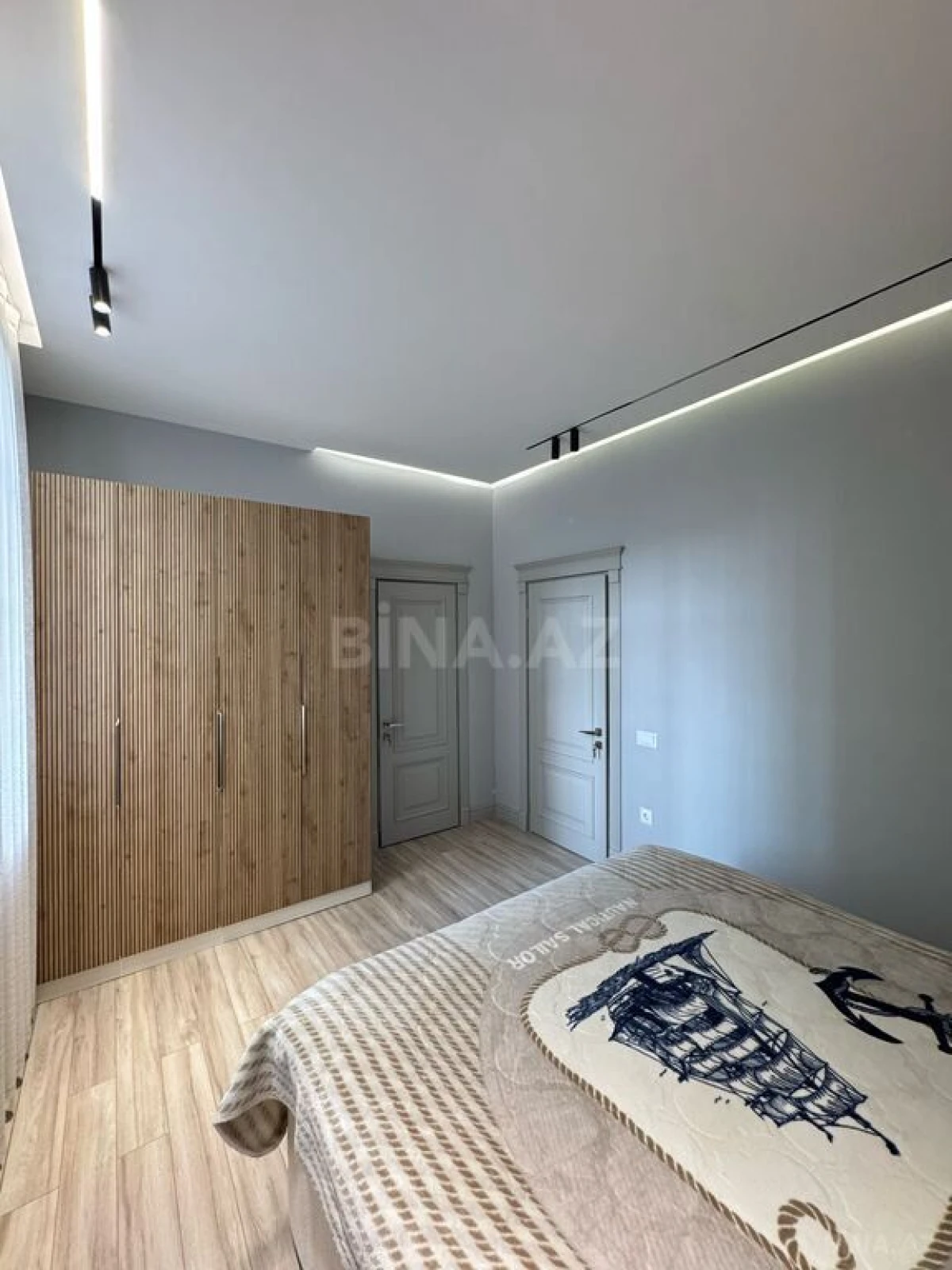 Satılır 9 otaqlı həyət evi 440 m²