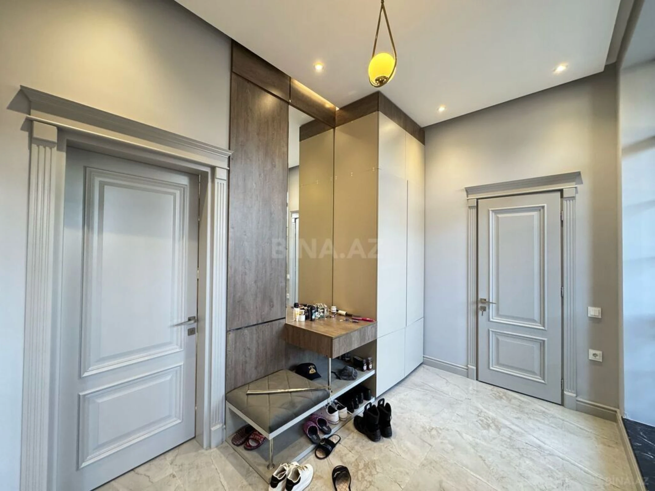 Satılır 9 otaqlı həyət evi 440 m²