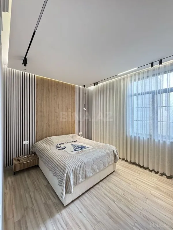 Satılır 9 otaqlı həyət evi 440 m²