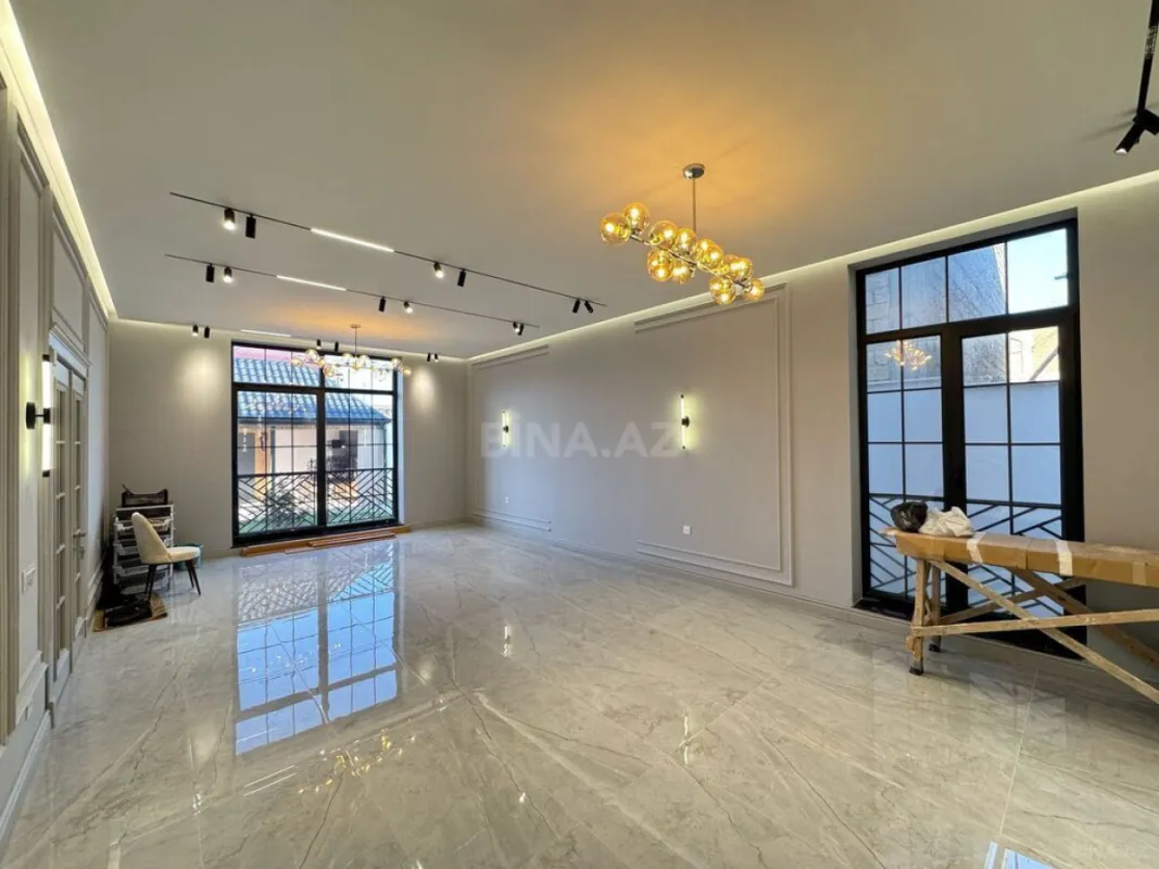 Satılır 9 otaqlı həyət evi 440 m²
