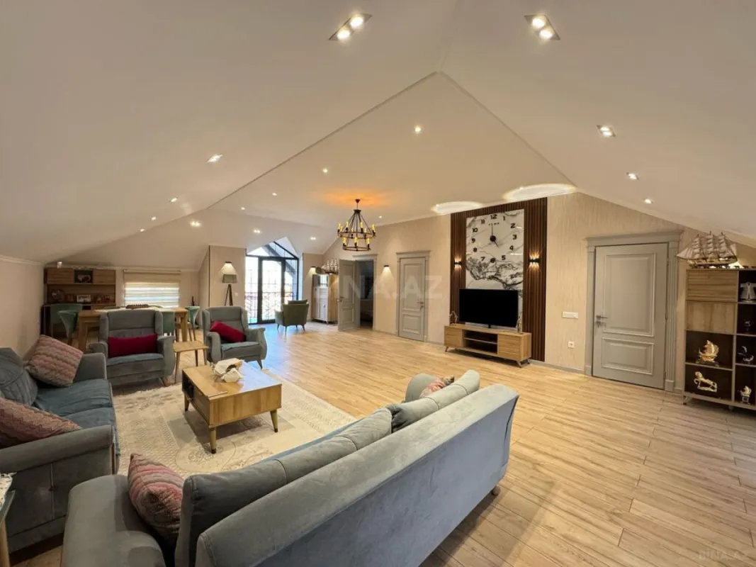 Satılır 9 otaqlı həyət evi 440 m²