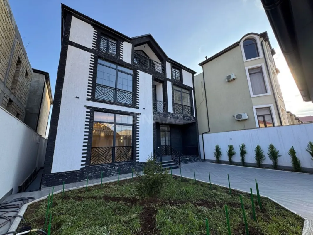 Satılır 9 otaqlı həyət evi 440 m²