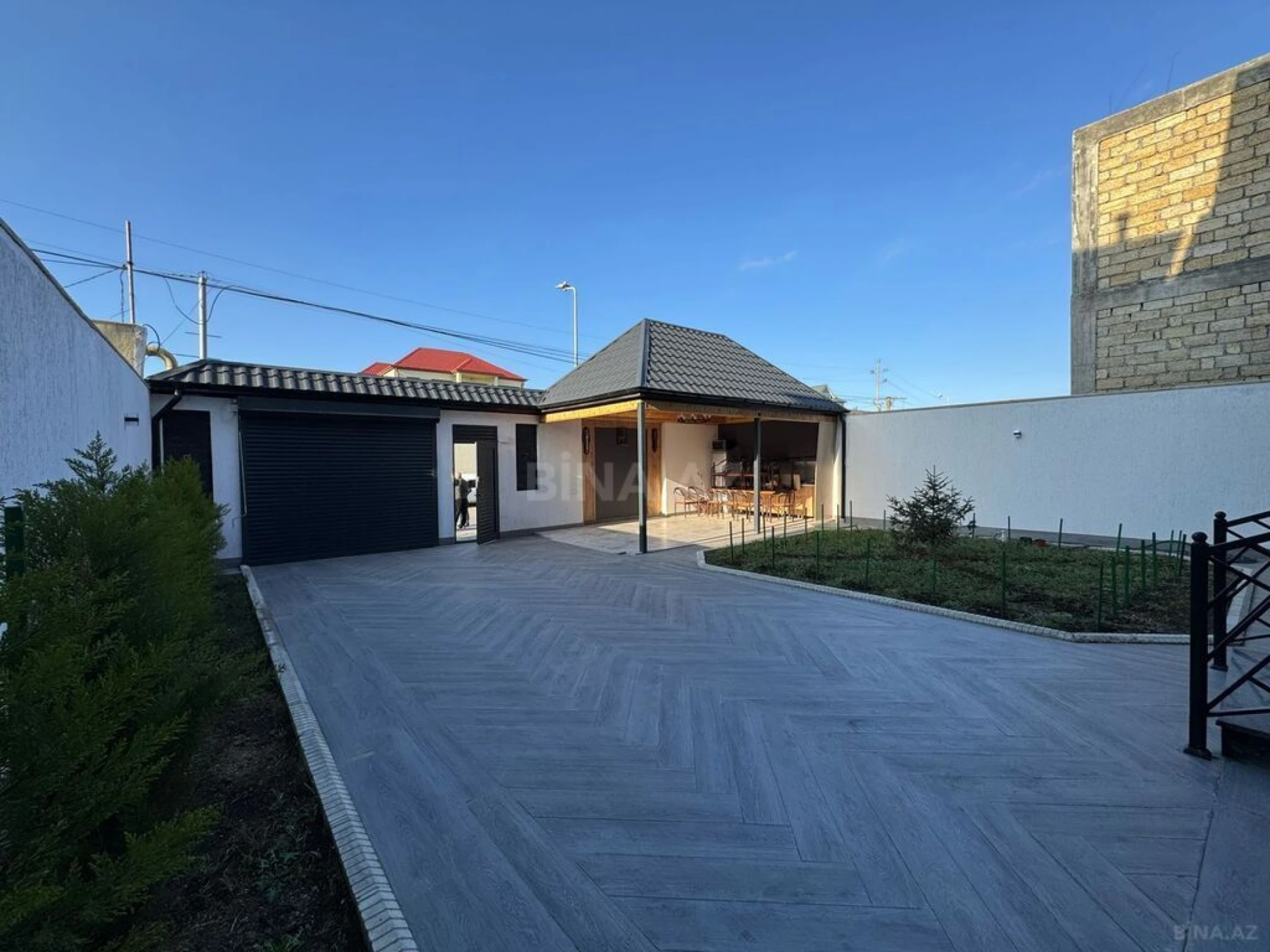 Satılır 9 otaqlı həyət evi 440 m²