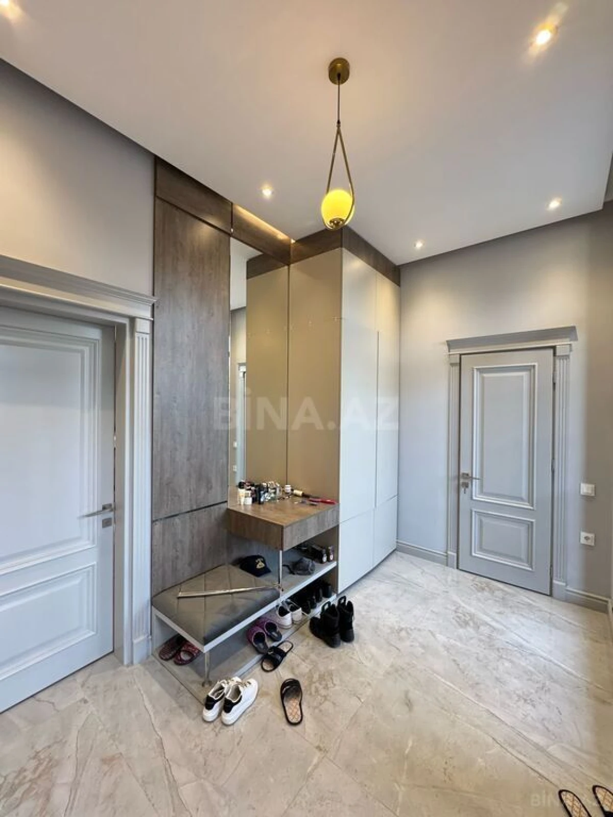 Satılır 9 otaqlı həyət evi 440 m²