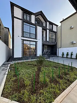 Satılır 9 otaqlı həyət evi 440 m²