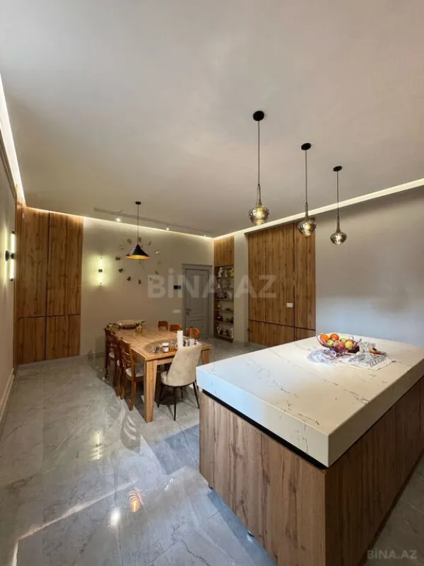 Satılır 9 otaqlı həyət evi 440 m²