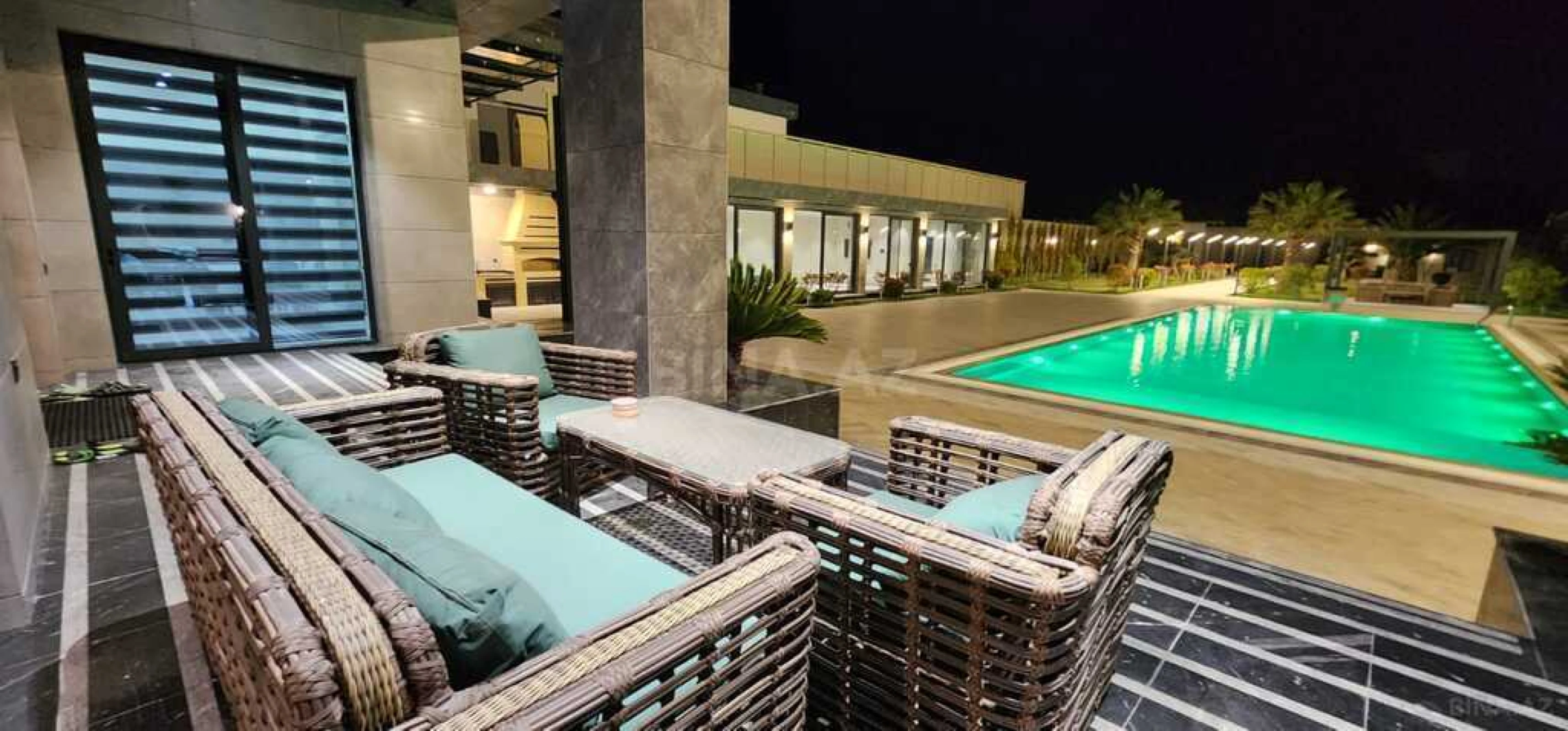 Satılır 8 otaqlı həyət evi 600 m²