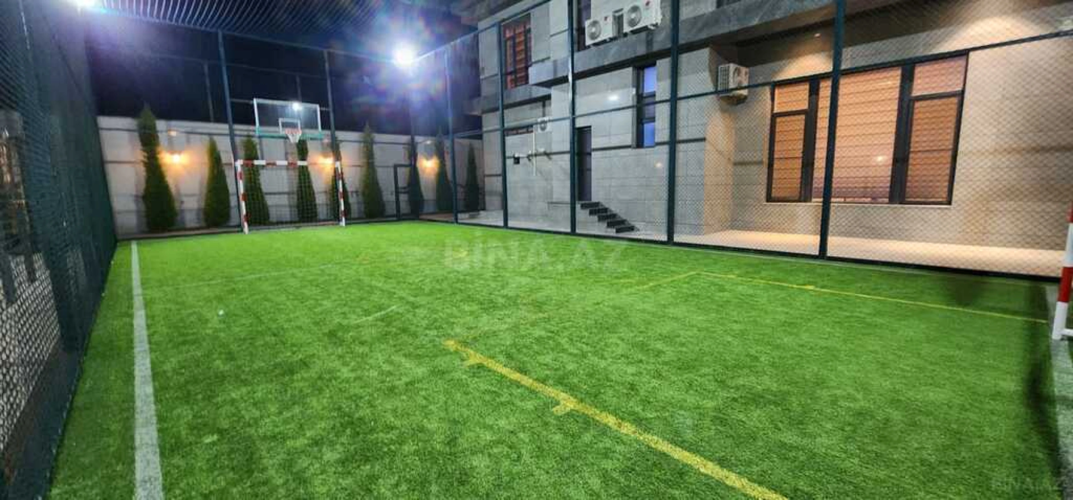 Satılır 8 otaqlı həyət evi 600 m²