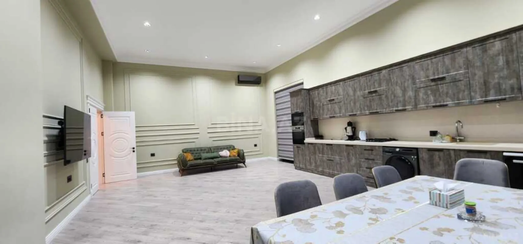 Satılır 8 otaqlı həyət evi 600 m²