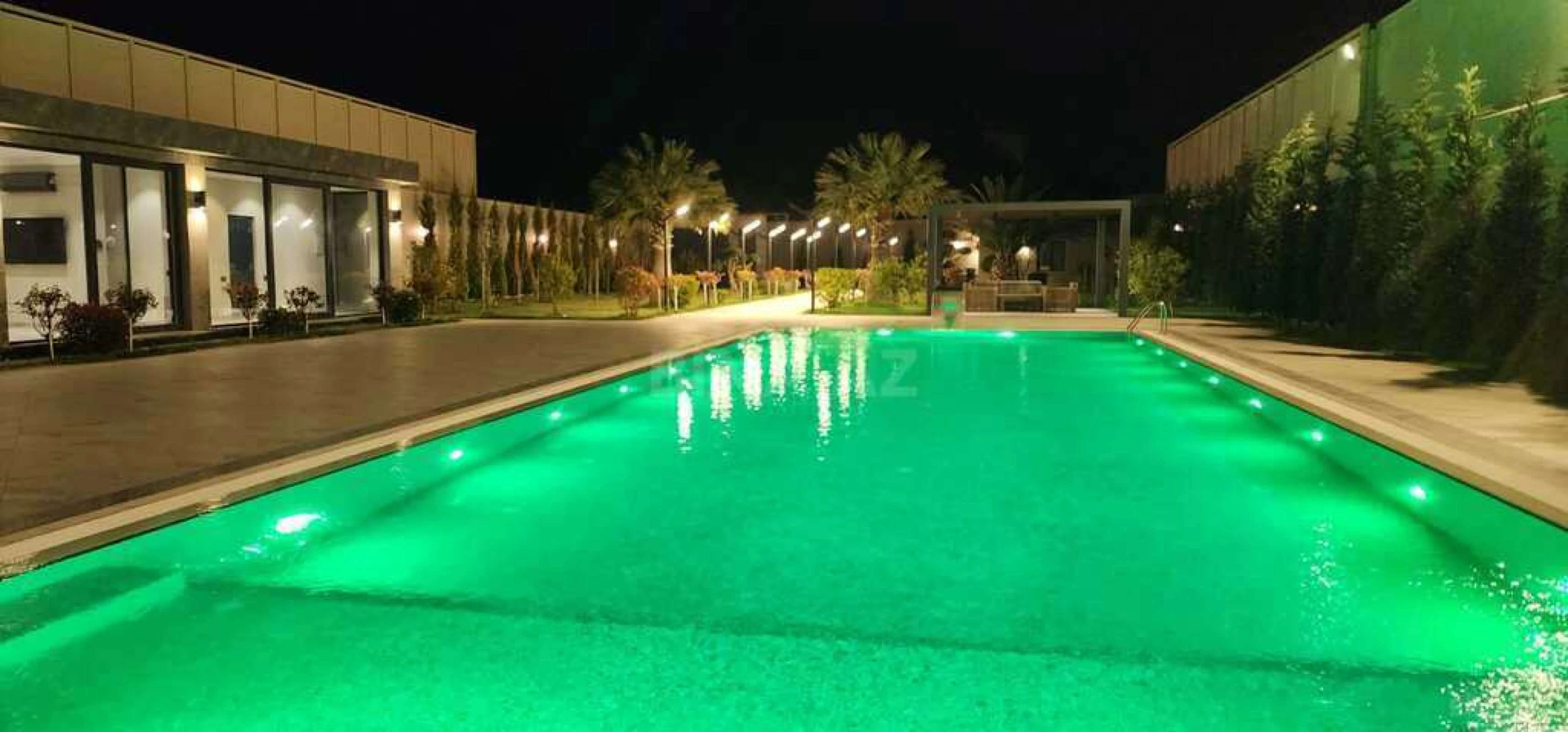 Satılır 8 otaqlı həyət evi 600 m²