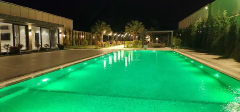 Satılır 8 otaqlı həyət evi 600 m²