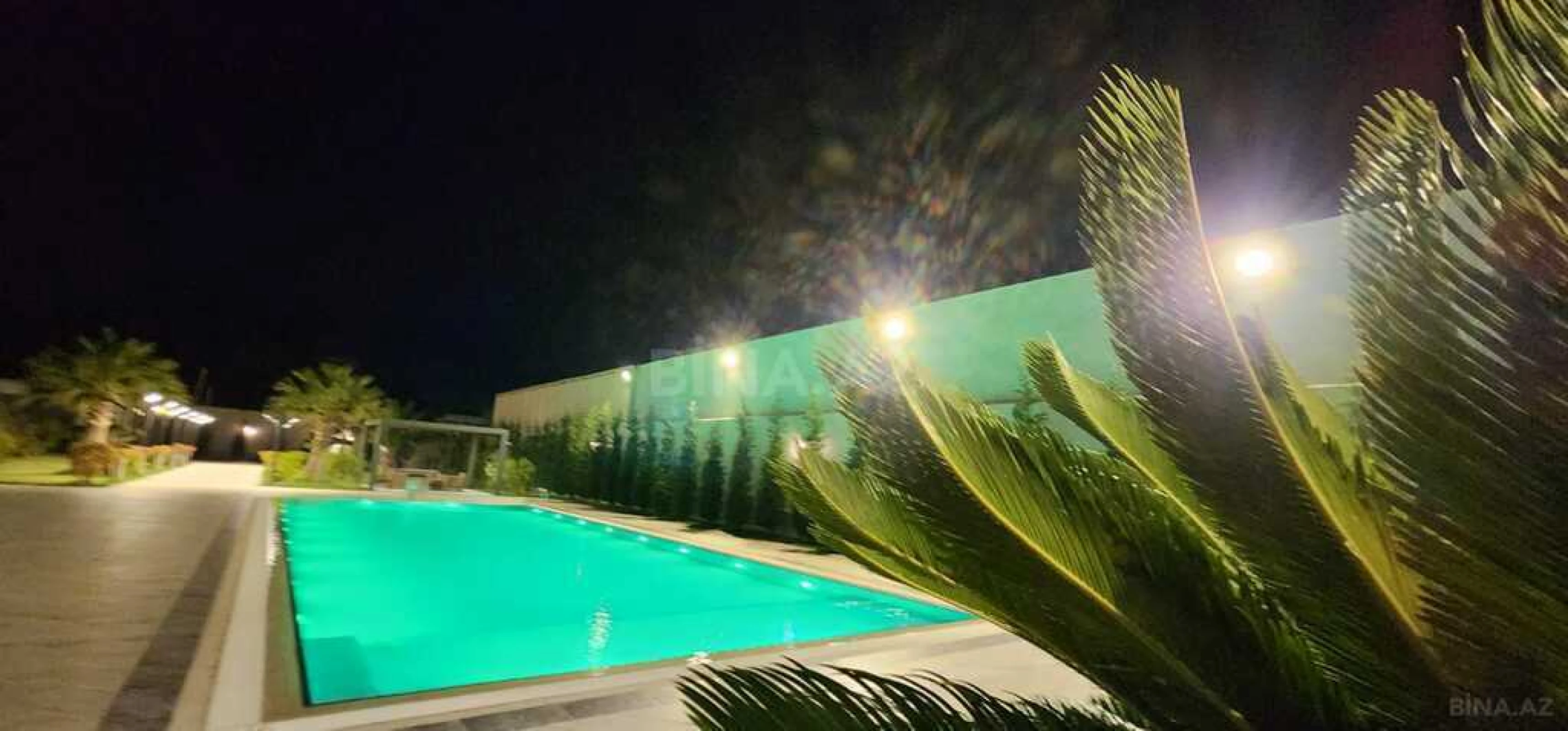 Satılır 8 otaqlı həyət evi 600 m²