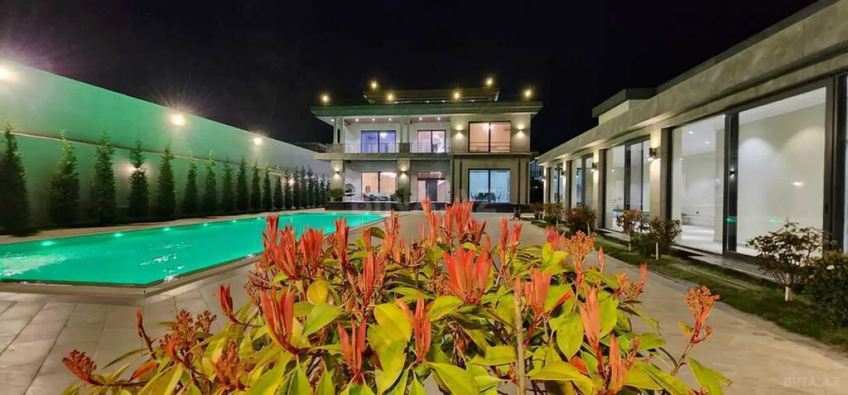 Satılır 8 otaqlı həyət evi 600 m²