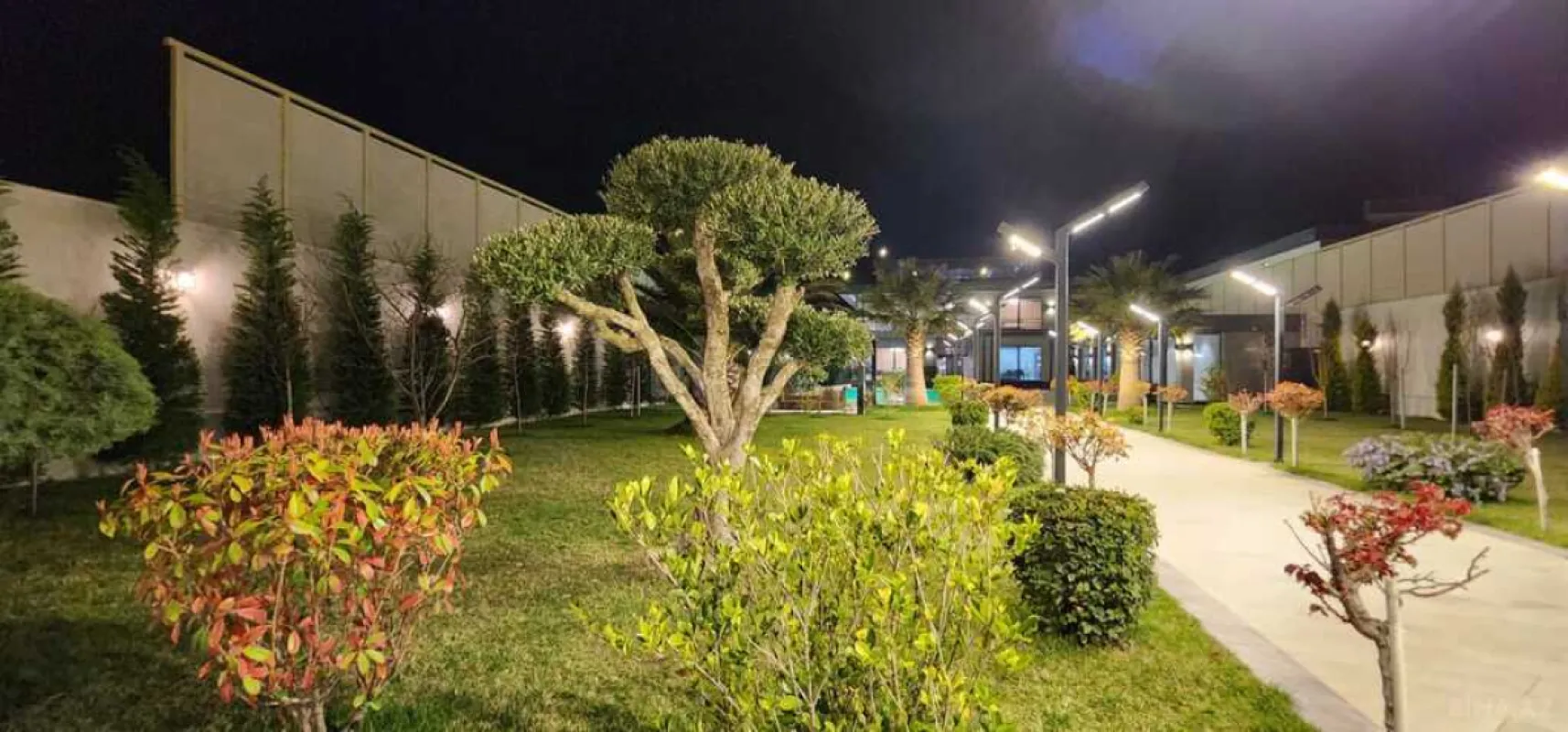 Satılır 8 otaqlı həyət evi 600 m²