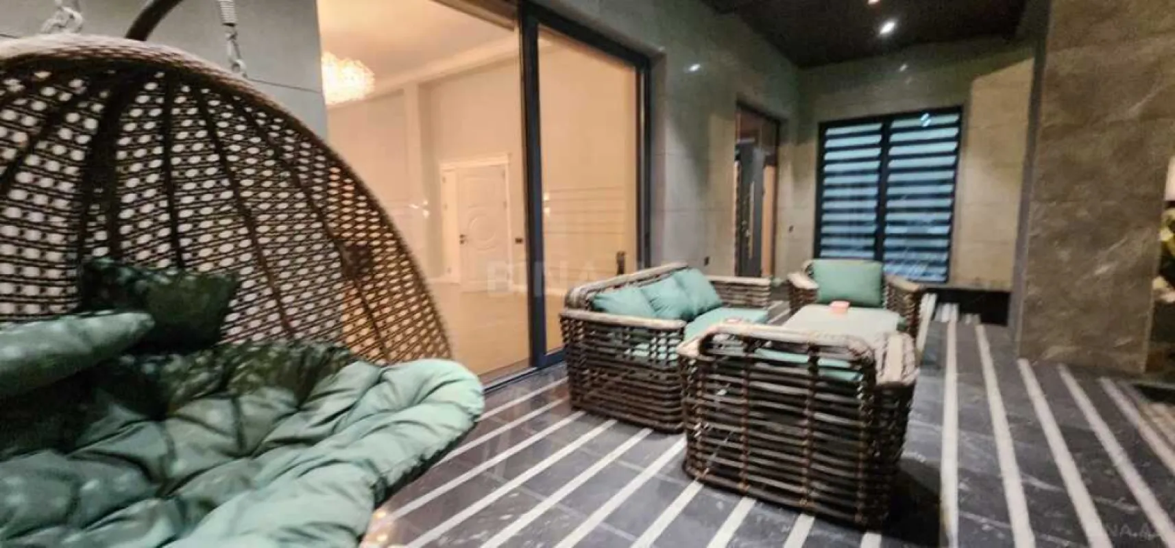 Satılır 8 otaqlı həyət evi 600 m²