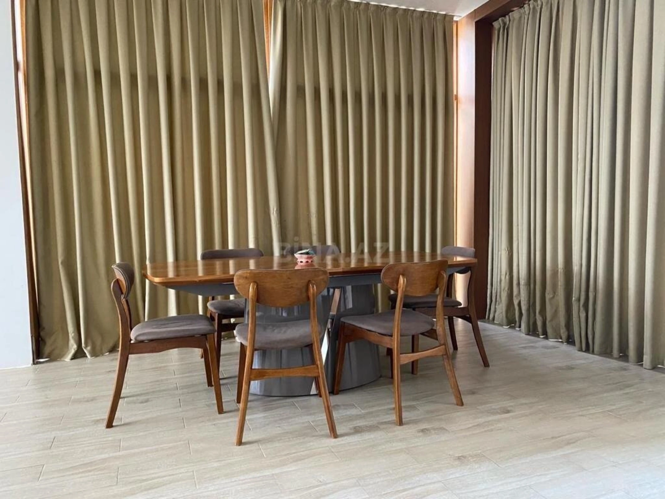 Kirayə verilir 6 otaqlı həyət evi 400 m²