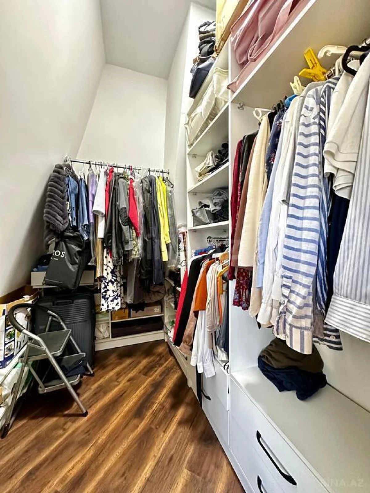 Satılır 4 otaqlı mənzil 101 m²