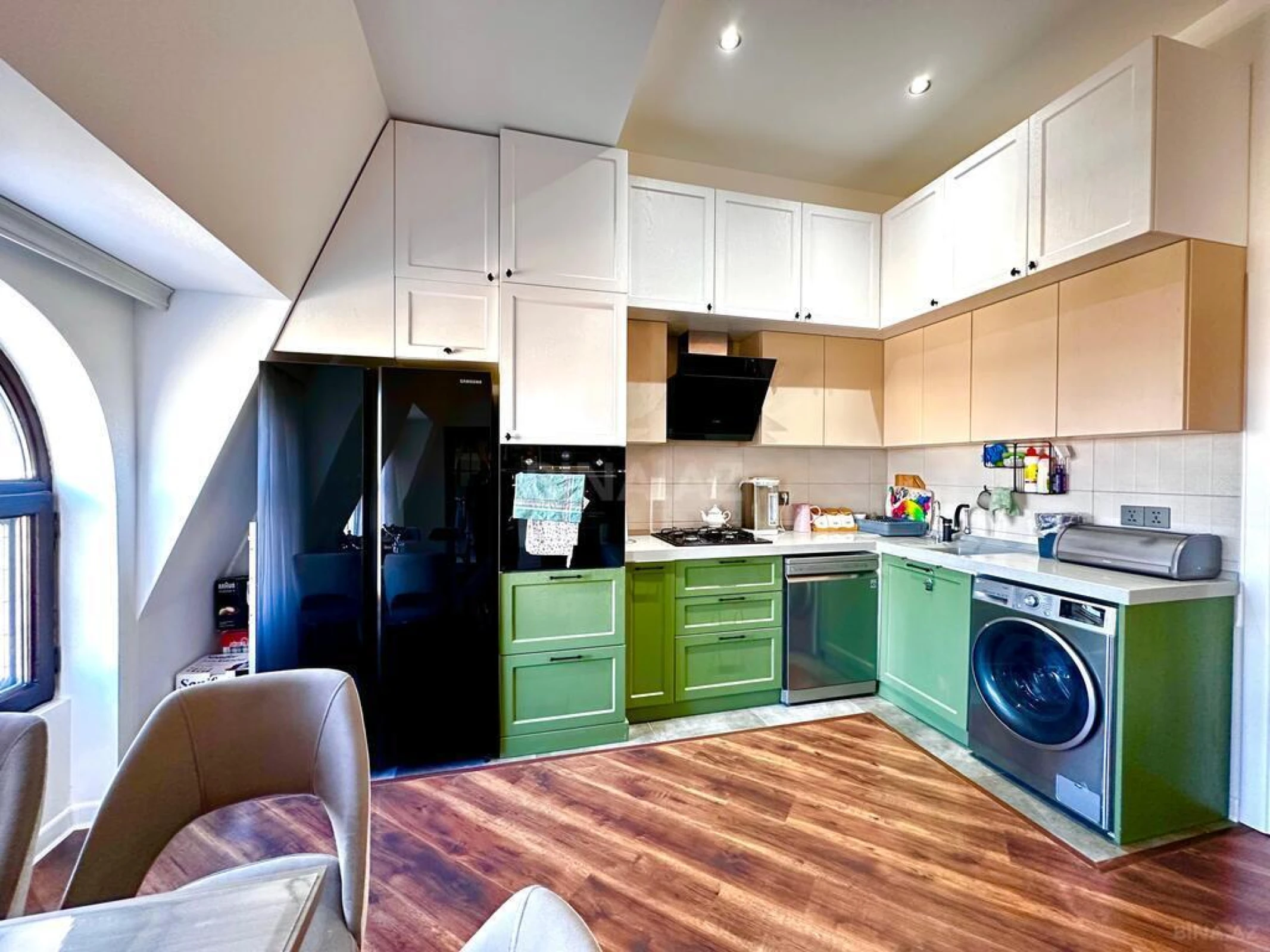 Satılır 4 otaqlı mənzil 101 m²