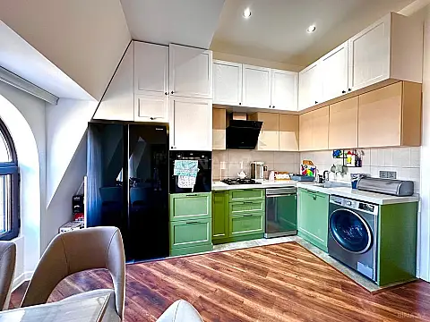 Satılır 4 otaqlı mənzil 101 m²