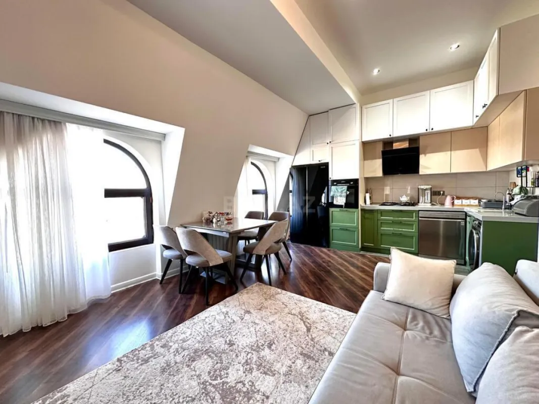 Satılır 4 otaqlı mənzil 101 m²