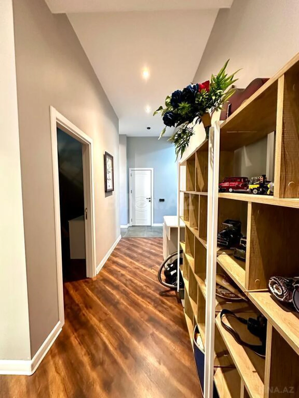 Satılır 4 otaqlı mənzil 101 m²