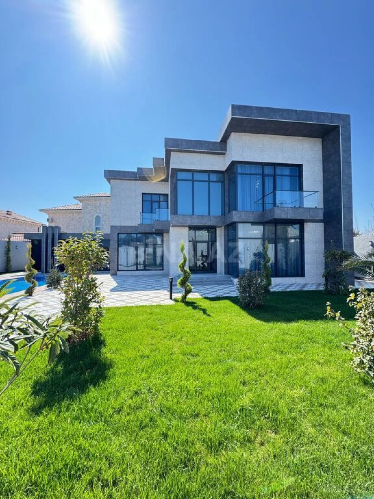 Satılır 6 otaqlı həyət evi 400 m²