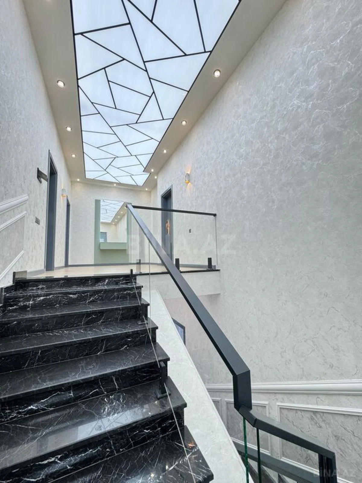 Satılır 6 otaqlı həyət evi 400 m²