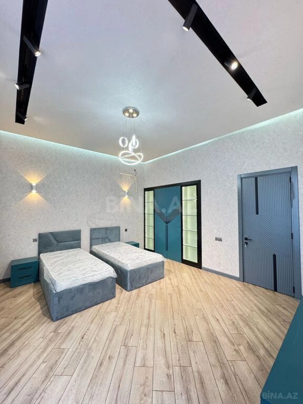 Satılır 6 otaqlı həyət evi 400 m²