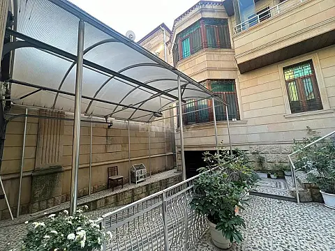 Satılır 7 otaqlı həyət evi 330 m²
