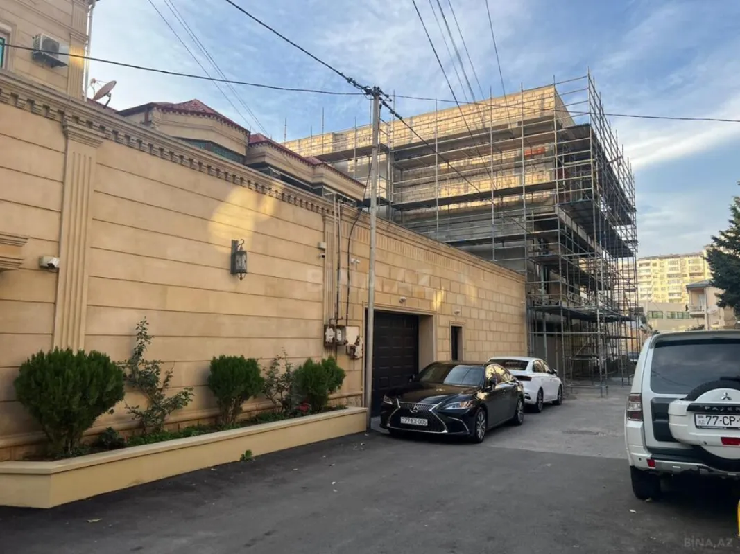 Satılır 7 otaqlı həyət evi 330 m²
