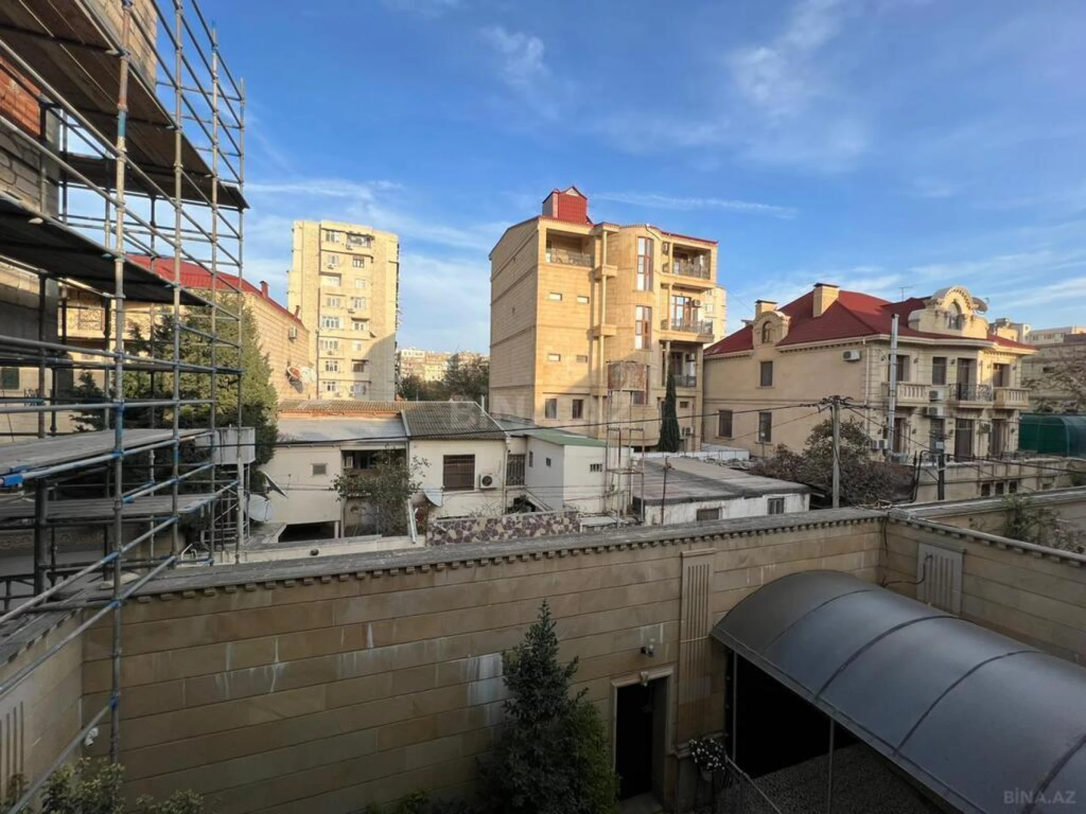 Satılır 7 otaqlı həyət evi 330 m²