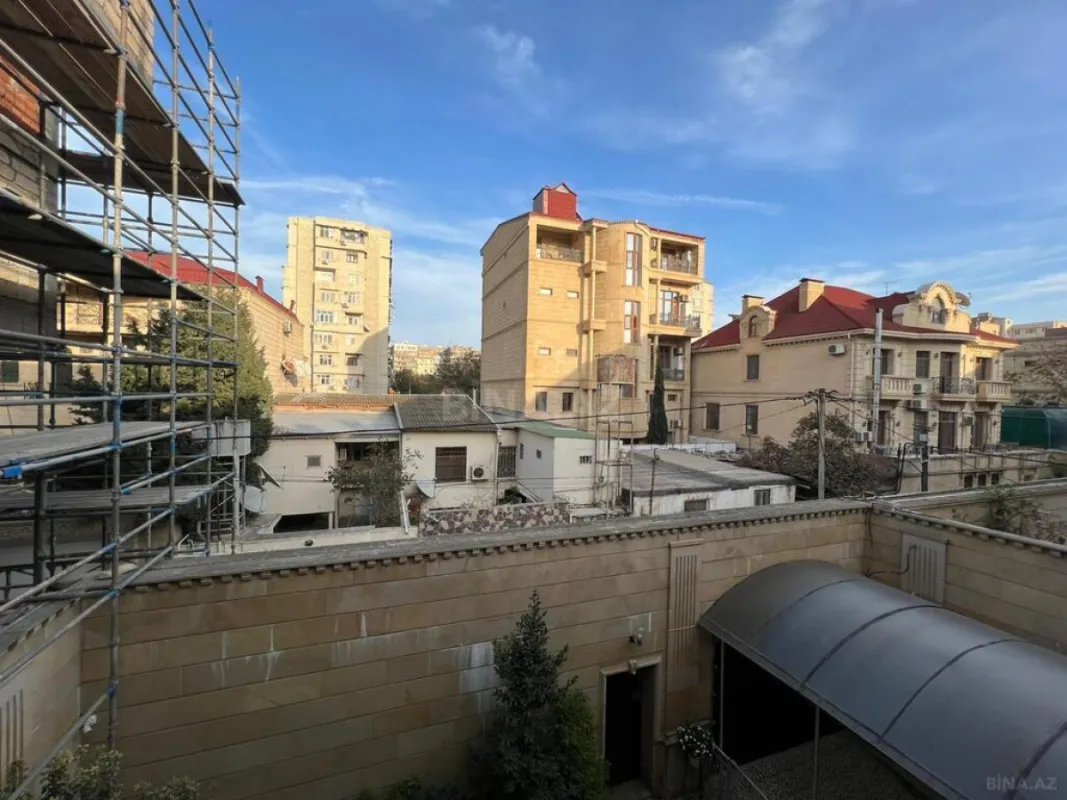 Satılır 7 otaqlı həyət evi 330 m²