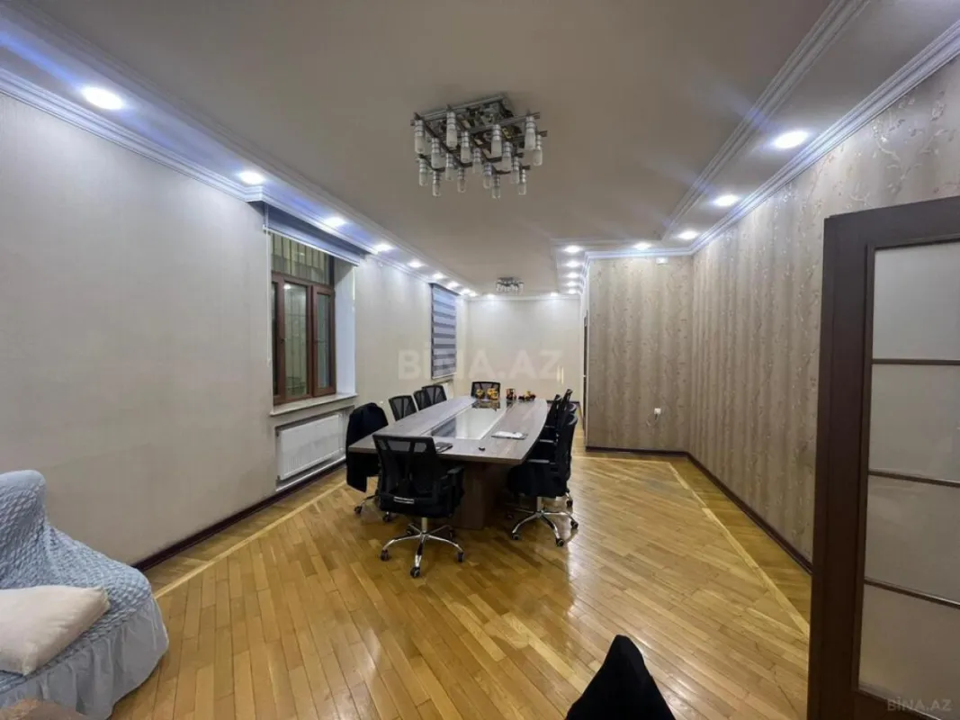 Satılır 7 otaqlı həyət evi 330 m²