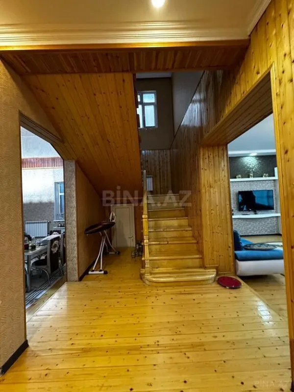 Satılır 6 otaqlı həyət evi 250 m²