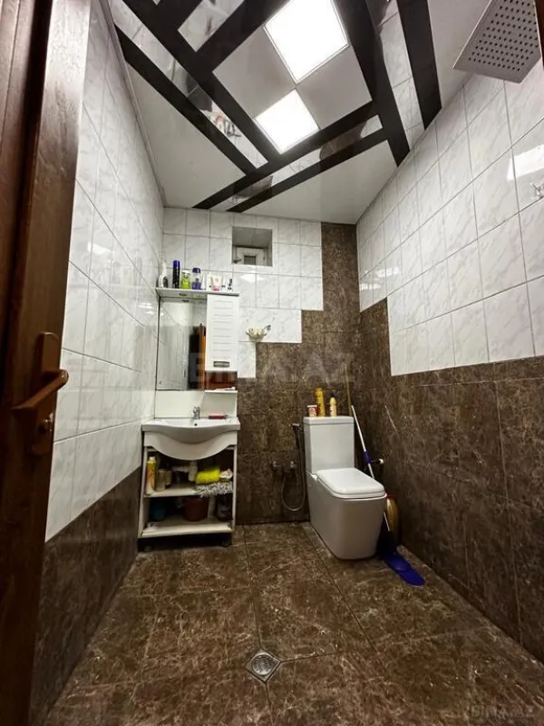 Satılır 6 otaqlı həyət evi 250 m²