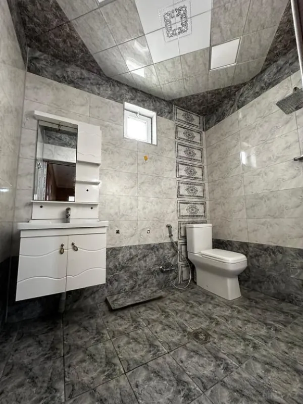 Satılır 6 otaqlı həyət evi 250 m²