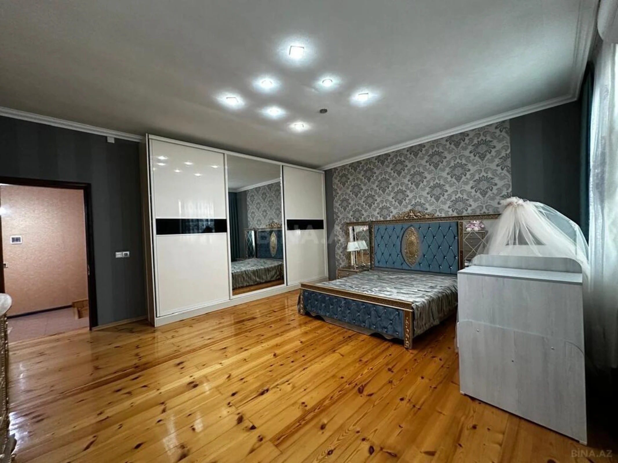 Satılır 6 otaqlı həyət evi 250 m²