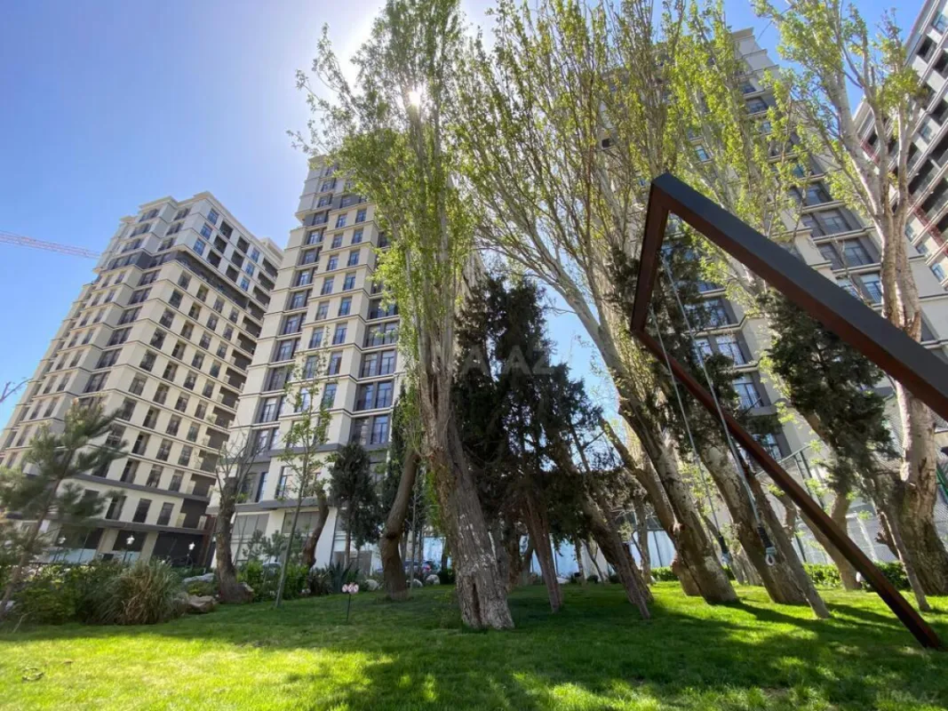 Satılır 4 otaqlı mənzil 166 m²