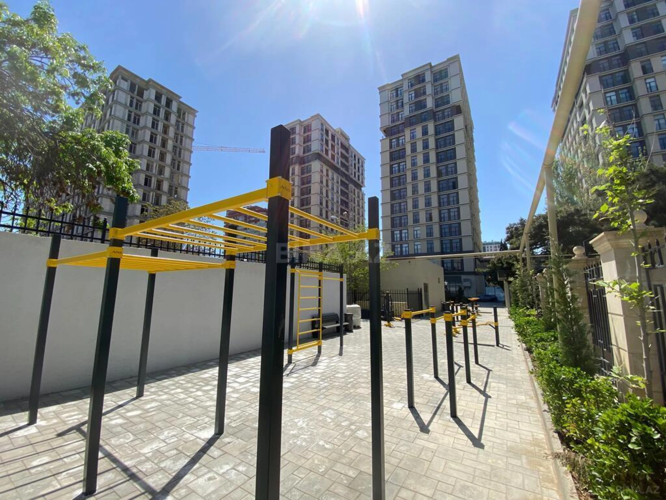 Satılır 4 otaqlı mənzil 166 m²